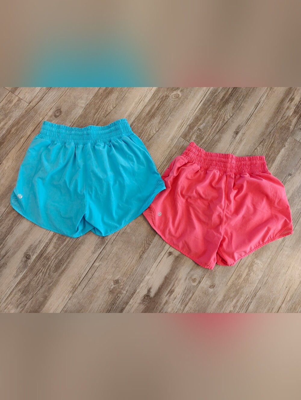 Lululemon Hotty Hot Size 2, 4"Bundle Great Condition Lip Gloss & Kayak Blue